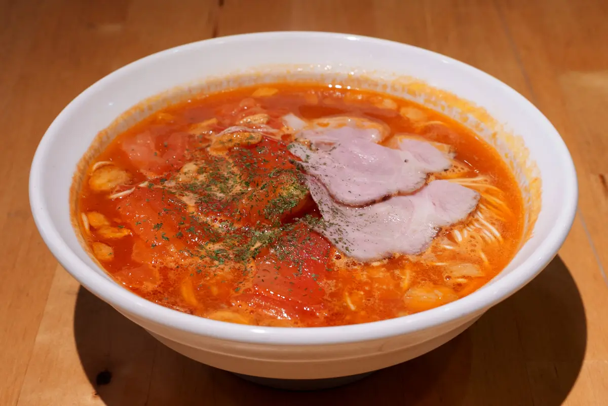 麺屋Oggiの完熟トマトラーメン